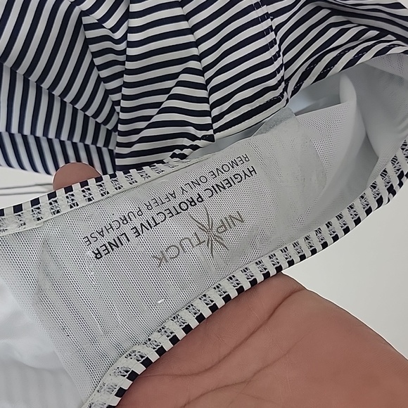 NWT. Nip tuck one piece swimsuit size 6 - Picture 13 of 15